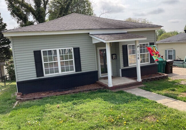 Beautiful 2 Bedroom in Cramerton! - Beautiful 2 Bedroom  in Cramerton! House