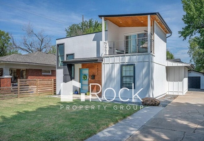Building Photo - Contemporary 2 Bedroom plus Office/Bonus Room with Loft near Uptown and Plaza Districts ~One Mo...