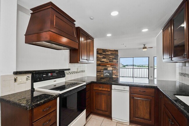 Photo - 401 Lakeside Ln Unidad 311