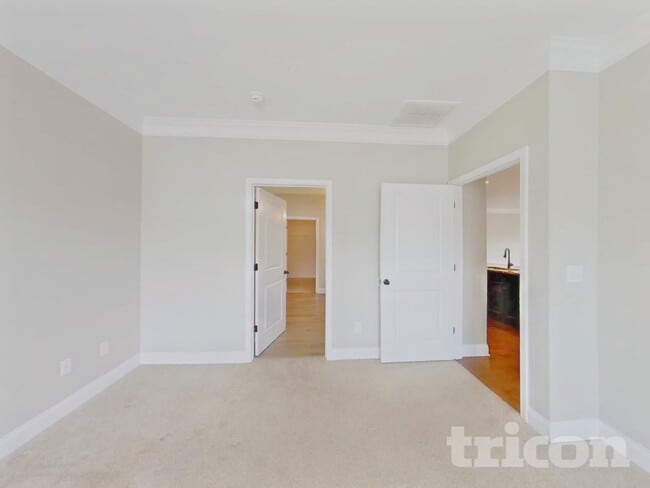 Photo - 910 Deepwood Ct