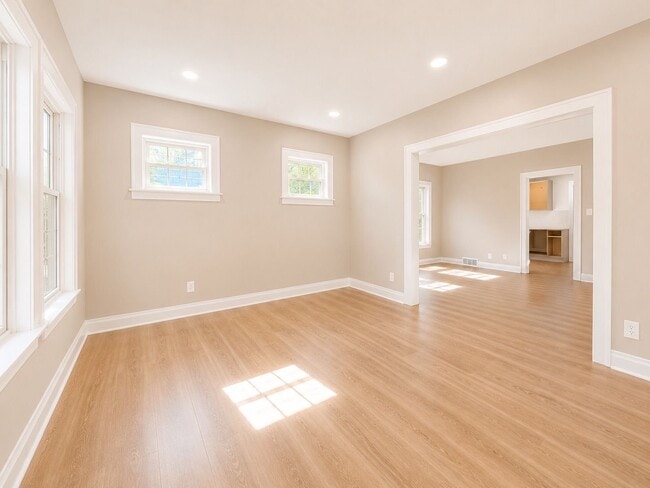 Photo - 740 McDonald St