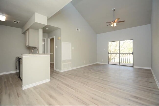 Photo - 13151 Walden Rd Unidad 241 Rental