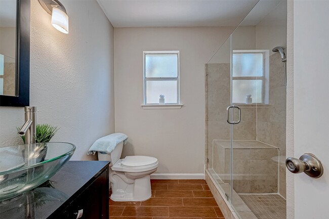 Photo - 2022 Highland Hills Dr