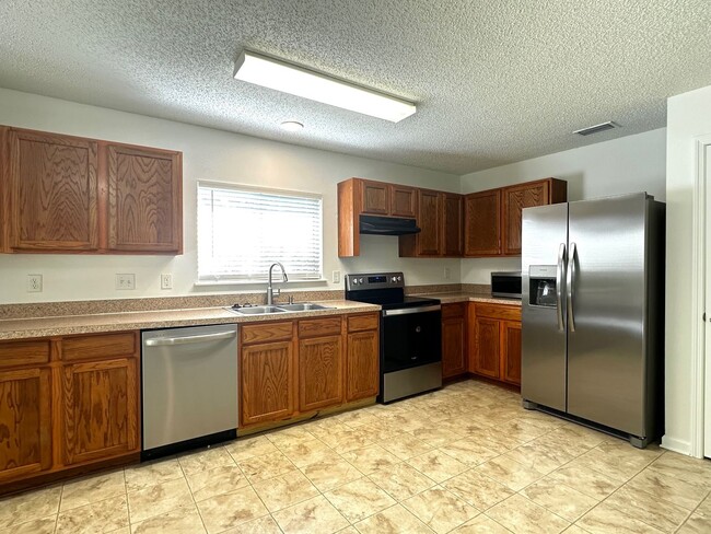Photo - Close to Shopping, Restaurants, Schools & ...