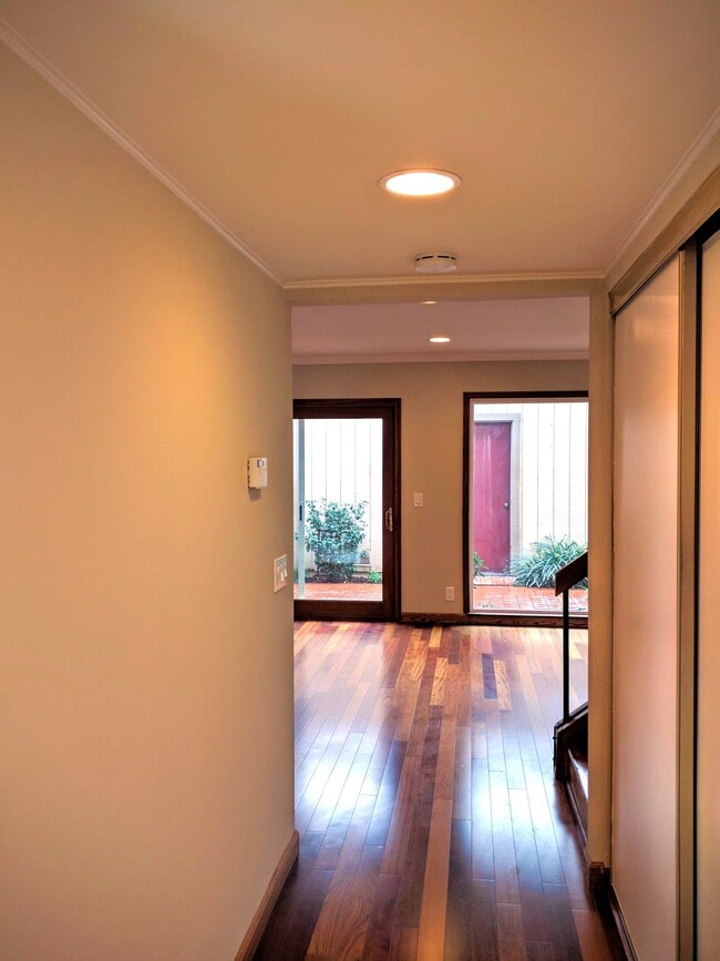 Photo - 1566 Capri Dr