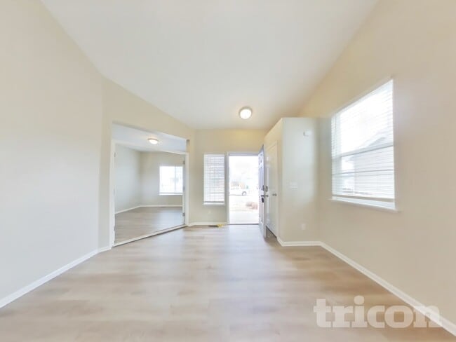 Photo - 565 Winebrook Way