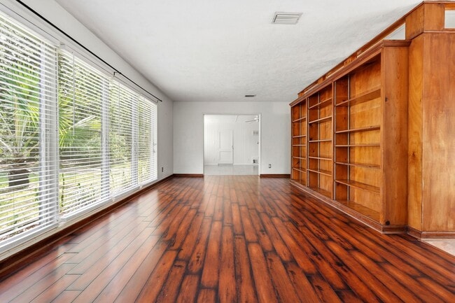 Photo - 1038 NE 21 Ave