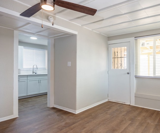 Photo - 421 W 9th St Unit B