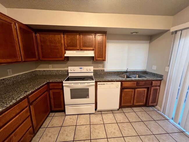 Photo - 3520 Sesame St