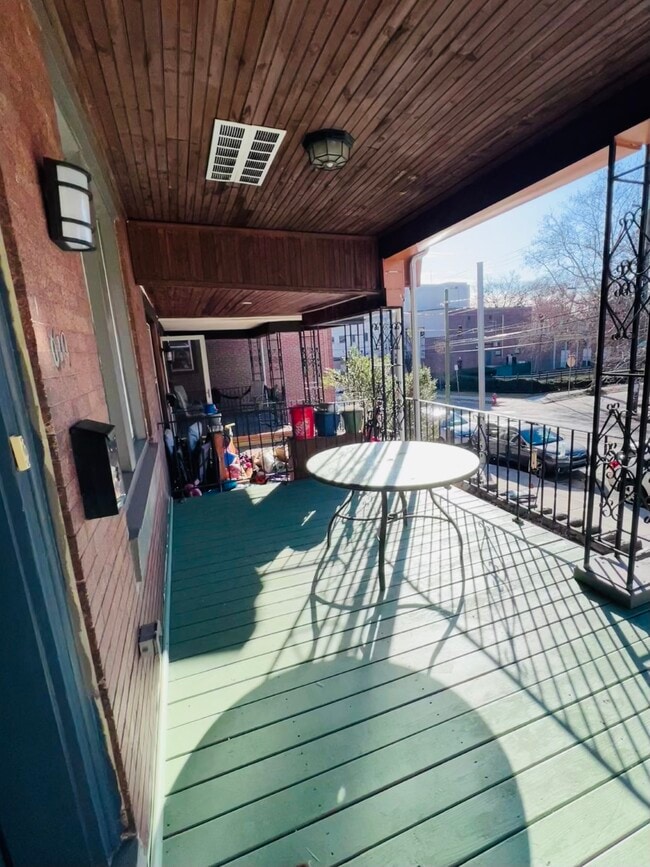 Photo - 619 S 42nd St