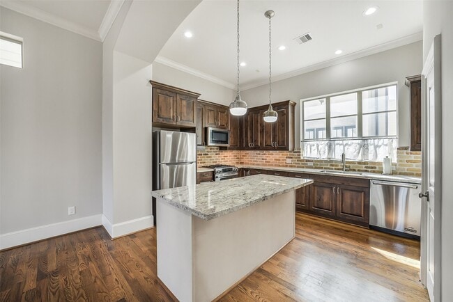 Building Photo - 1618 Rosewood St