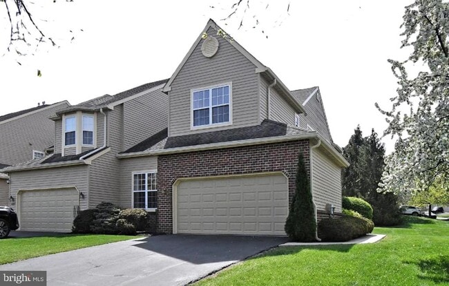 Building Photo - 235 Pinecrest Ln