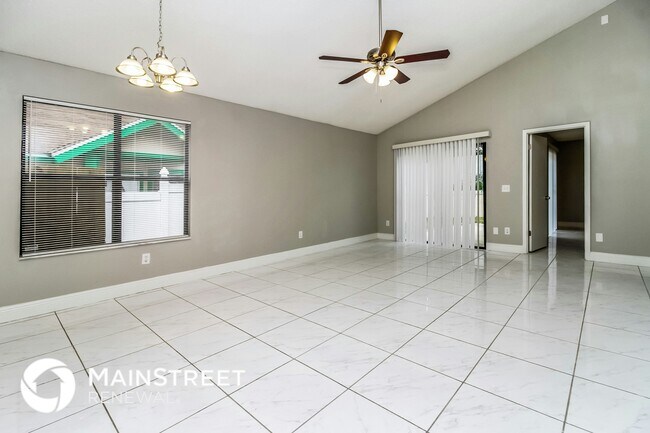 609 Conure St