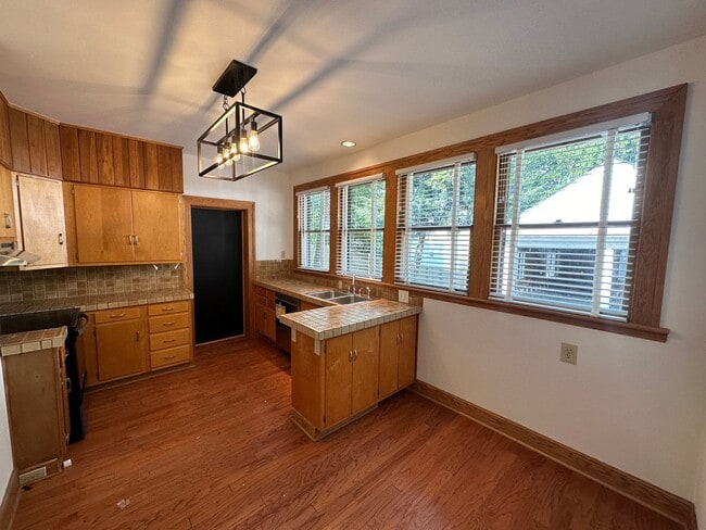 230 E 18th Ave