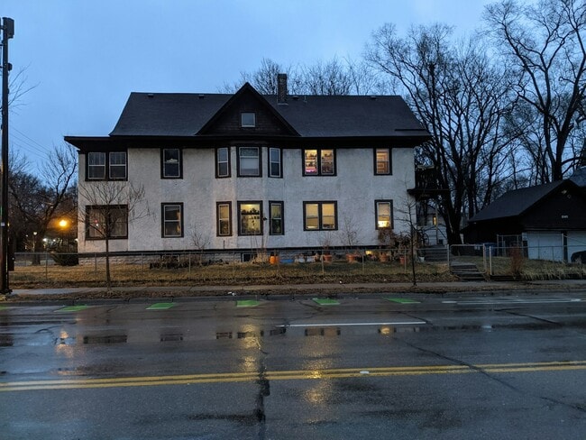Photo - 2545 Cedar Ave S Unit 2 - Upper Floors