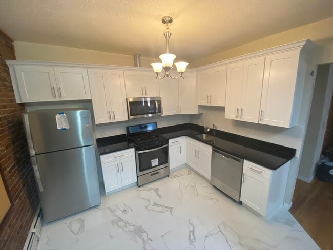 Building Photo - 618 Columbus Ave Unit 4