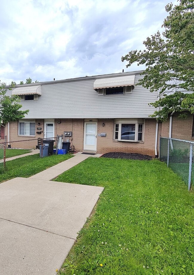 Building Photo - *Recently Updated 2BD/1.5BA Townhouse Available for Rent in West Mifflin*