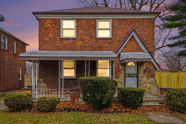 Photo - 5959 Newport St