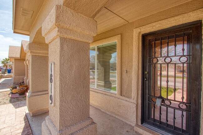 Photo - 1819 Shreya St