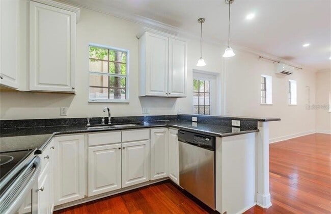 Photo - 131 S Arrawana Ave