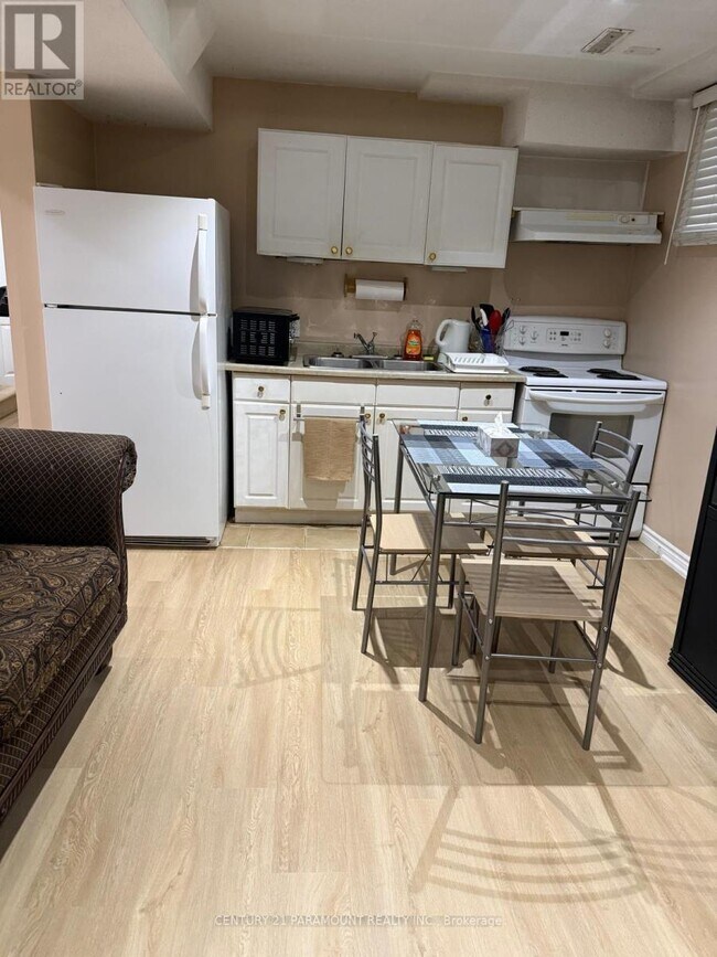 Photo - 7275 Village Walk