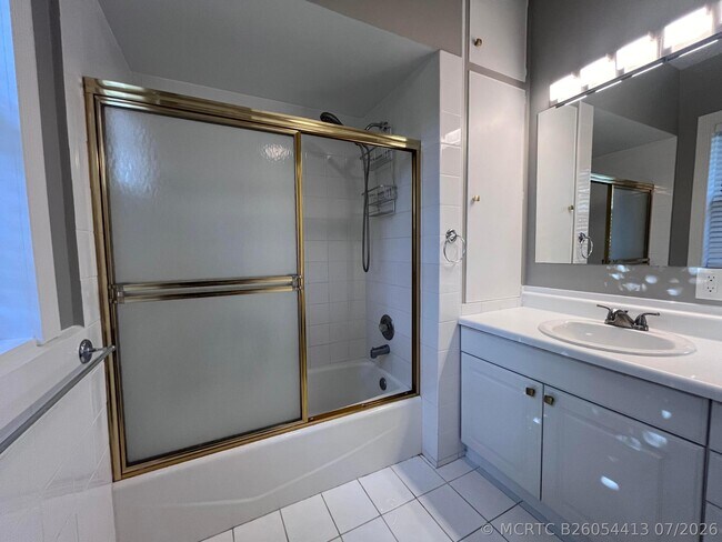 1061 Bimini Ln