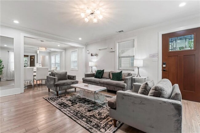 Photo - 1129 Graymont Dr SW