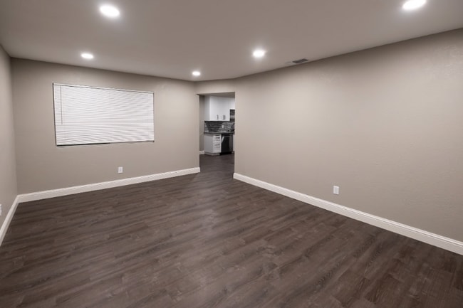 Photo - 323 Montrose Dr Unit A