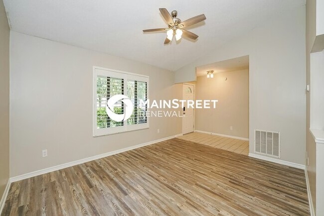 Photo - 3 Bedroom Pet-Friendly Home in ORMOND BEACH, FL with Main Street Renewal