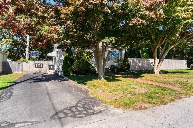 Photo - 81 Easton Ave