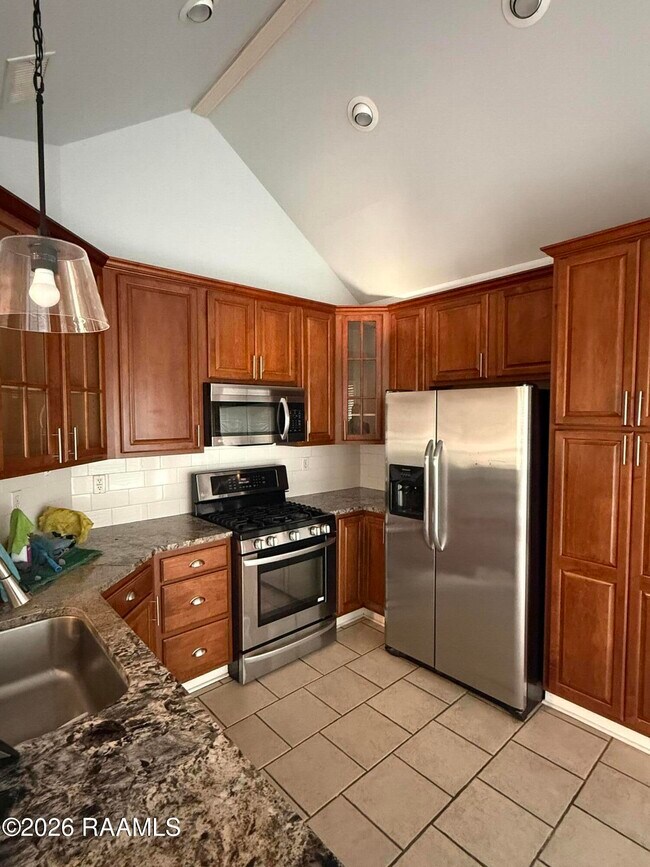 Photo - 1007 Southlake Cir