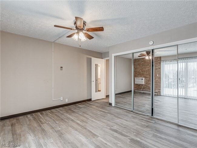 Building Photo - 2331 E Market St Unit 609
