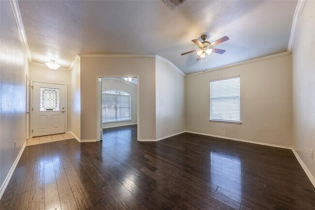 Photo - 207 Baldwin St