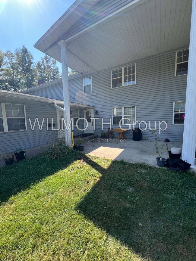 Building Photo - 1310 Millerwood Dr Unit 3