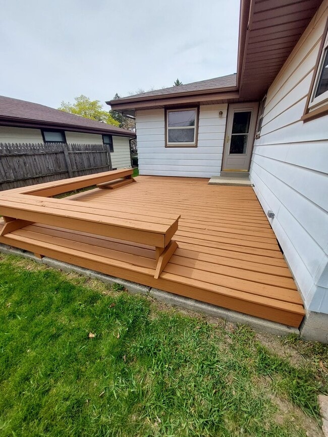 3 bedroom 1.5 bath home with attached 1 ca... - 3 bedroom 1.5 bath home with attached 1 ca...