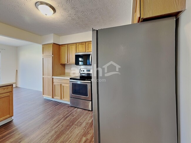 Photo - 821 Monarda Pl