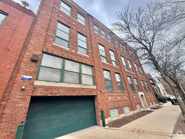 Building Photo - 1122 W Newport Ave Unit 1A Rental