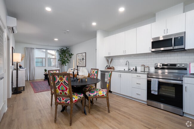 2BR, 2BA - 1,087SF - Kitchen/Dining Room