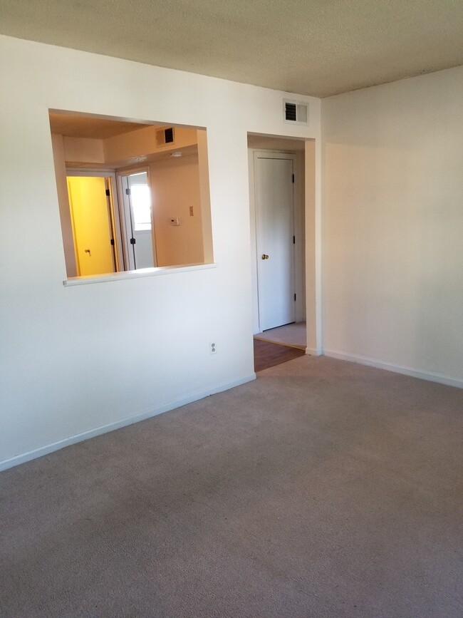 Photo - 806 Demaret Dr Unit D