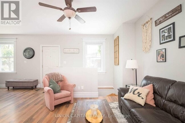 Photo - 207 Perry St