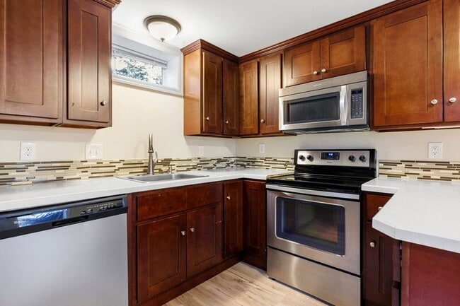 Building Photo - 4430 NE 78th Ave Unit B