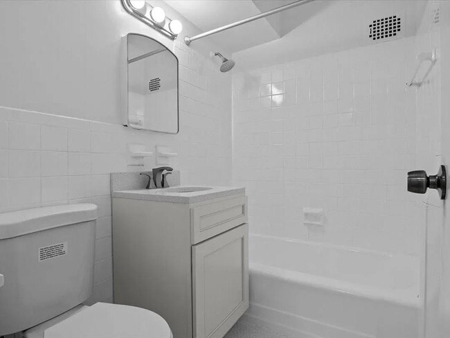 Photo - 3130 Irwin Ave Unit 2G