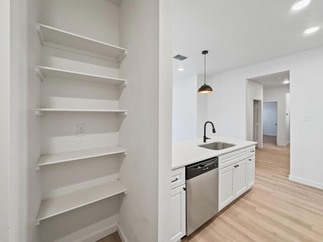 Photo - 5811 Urbana Pl