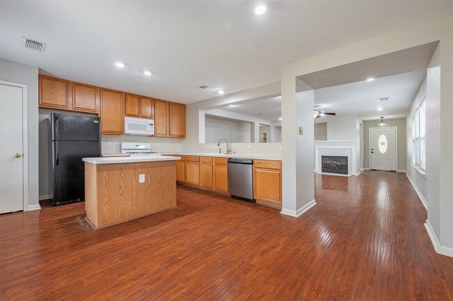 Building Photo - 15823 Kings Cypress Ln