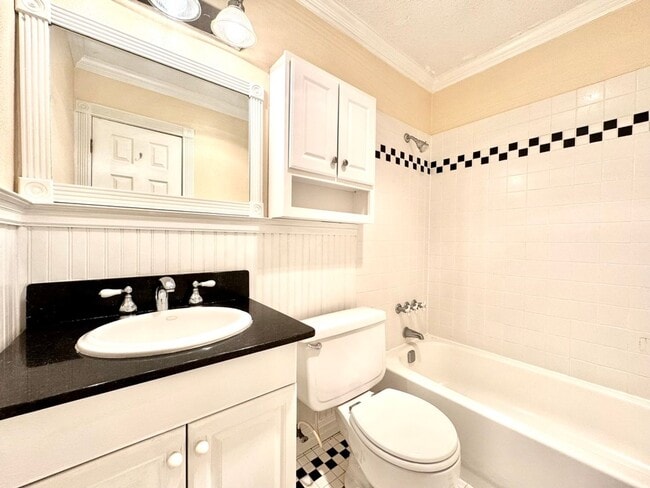 Photo - 3-Bedroom Home in Desirable Country Club Estates