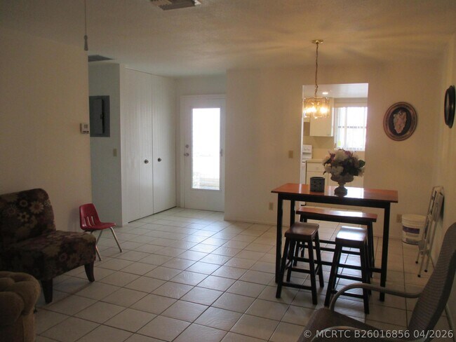 Photo - 2951 Ashley Dr W