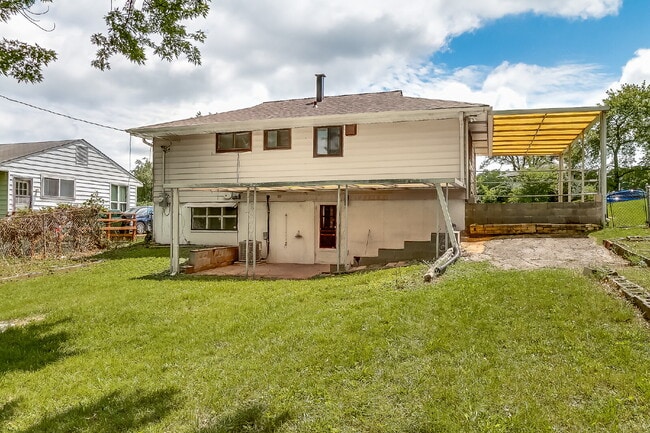 "Charming 3-Bedroom Retreat in St. Louis with Spacious Living!"