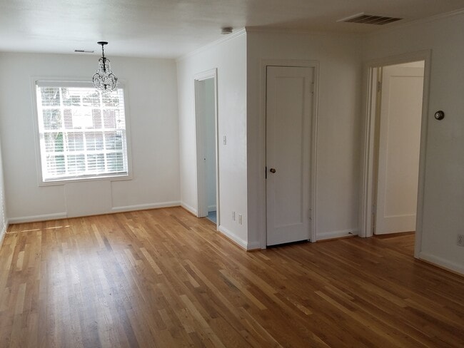 Photo - Broadmoor Manor