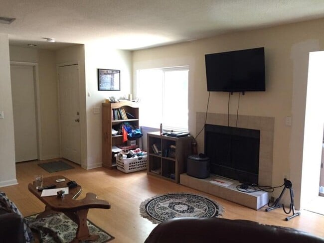 Photo - 277 Alexandra Dr Unit 7