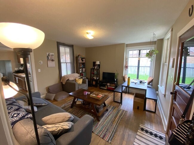 Photo - 3 Bedroom 1 Bath House - Close to Downtown Iowa City